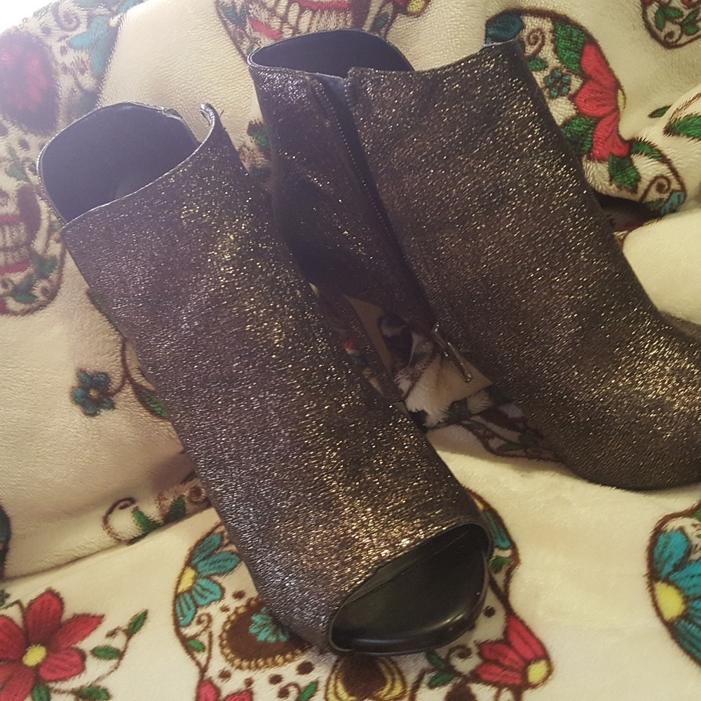 Women's open toe heel.